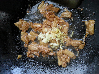 <a href=/shicai/rouqin/WuHuaRou/index.html target=_blank><u>五花肉</u></a>炒<a href=/shicai/mimian/YunDou/index.html target=_blank><u>芸豆</u></a>