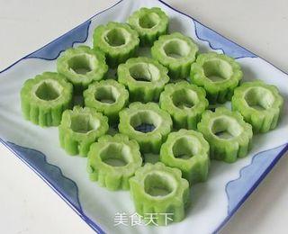 <a href=/shicai/shucai/DongGu/index.html target=_blank><u>冬菇</u></a><a href=/shicai/shucai/KuGua/index.html target=_blank><u>苦瓜</u></a>酿