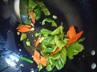 肉段烧<a href=/shicai/shucai/QieZi/index.html target=_blank><u>茄子</u></a>