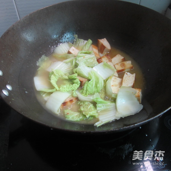 <a href=/shicai/mimian/XiangGan/index.html target=_blank><u>香干</u></a>咖喱<a href=/shicai/shucai/BaiCai/index.html target=_blank><u>白菜</u></a>的做法