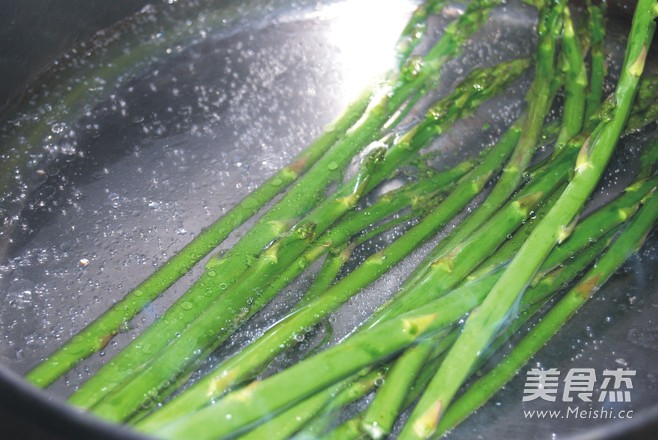 <a href=/shicai/rouqin/AnChunDan/index.html target=_blank><u><a href=/shicai/rouqin/AnChun/index.html target=_blank><u>鹌鹑</u></a>蛋</u></a>烤磨菇的做法