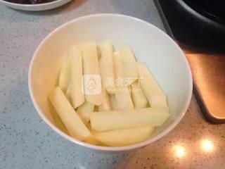 香辣干锅<a href=/shicai/rouqin/TuTou/index.html target=_blank><u>兔头</u></a>