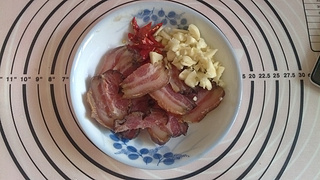 藜蒿炒<a href=/shicai/rouqin/LaRou/index.html target=_blank><u>腊肉</u></a>