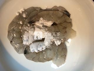 虾仁炒<a href=/shicai/shucai/XiHongShi/index.html target=_blank><u>西红柿</u></a>