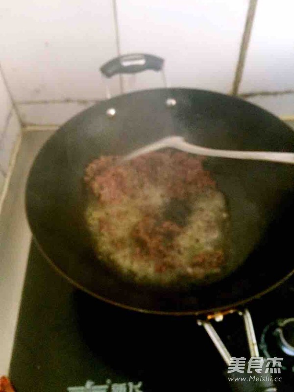 东北咸<a href=/shicai/shucai/HuangGua/index.html target=_blank><u>黄瓜</u></a>炒<a href=/shicai/rouqin/AnChun/index.html target=_blank><u>鹌鹑</u></a>的做法