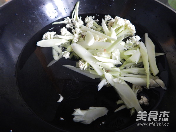 干锅<a href=/shicai/mimian/FuZhu/index.html target=_blank><u>腐竹</u></a>的做法