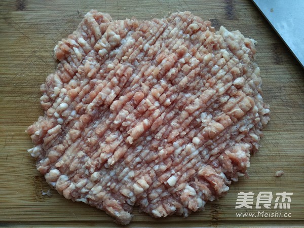 <a href=zt/hsszt target=_blank><u>红烧狮子头</u></a>的做法