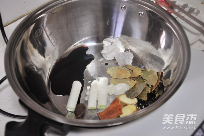 老汁香卤<a href=/shicai/rouqin/NiuRou/index.html target=_blank><u>牛肉</u></a>的做法