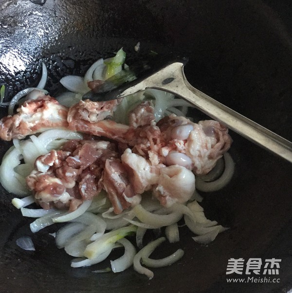 碎肉抓饭的做法