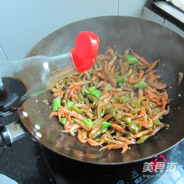 酸辣河虾的做法