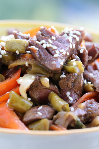 酸<a href=/shicai/shucai/DouJiao/index.html target=_blank><u>豆角</u></a>炒<a href=/shicai/rouqin/JiZa/index.html target=_blank><u>鸡杂</u></a>的做法