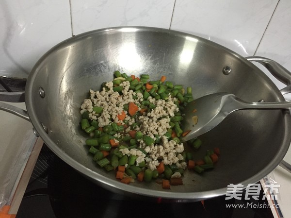 肉末<a href=/shicai/shucai/DouJiao/index.html target=_blank><u>豆角</u></a>的做法