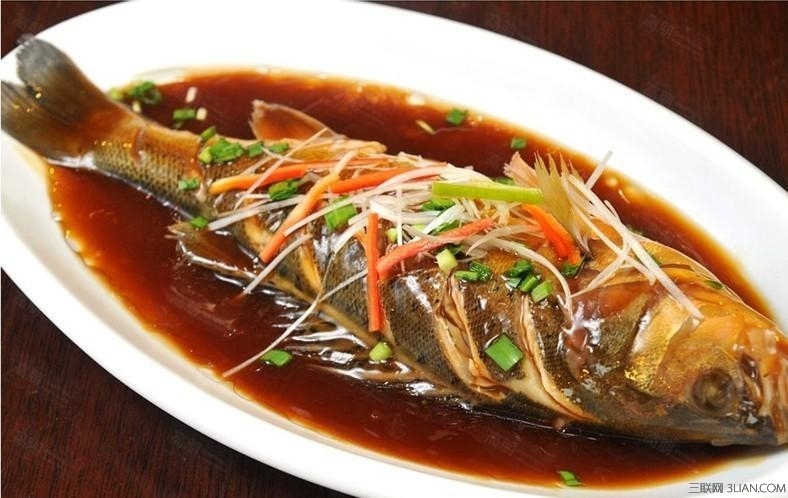 酱烧<a href=/shicai/shuichanpin/LuYu/index.html target=_blank><u>鲈鱼</u></a>的做法