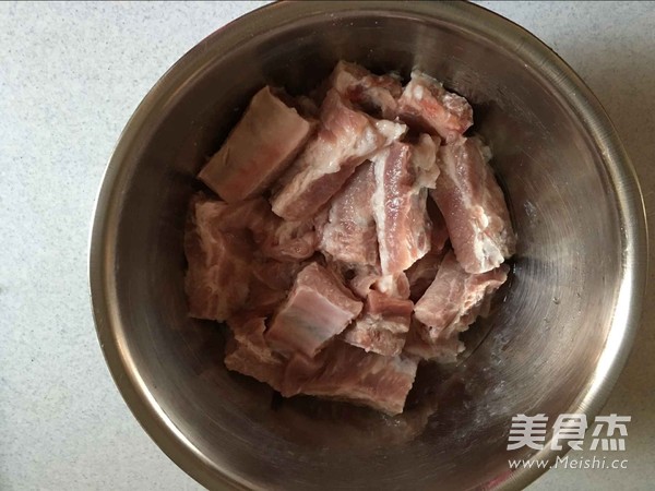 炖<a href=/shicai/rouqin/PaiGu/index.html target=_blank><u>排骨</u></a>的做法