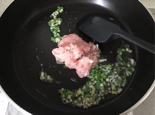 酸<a href=/shicai/shucai/DouJiao/index.html target=_blank><u>豆角</u></a>炒肉末