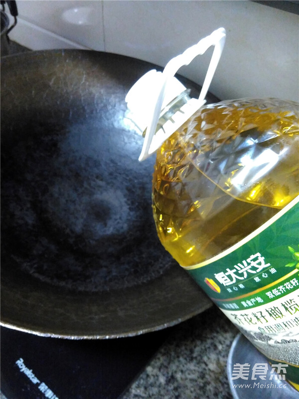 <a href=/shicai/guopin/Xing/index.html target=_blank><u>杏</u></a>鲍菇肉丝的做法