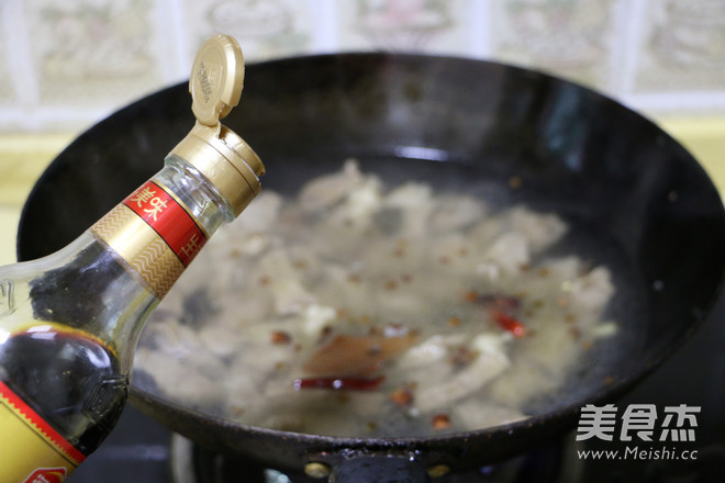 <a href=/shicai/shucai/HuLuoBo/index.html target=_blank><u>胡<a href=/shicai/shucai/LuoBo/index.html target=_blank><u>萝卜</u></a></u></a><a href=/shicai/shucai/TuDou/index.html target=_blank><u>土豆</u></a>炖<a href=/shicai/rouqin/NiuRou/index.html target=_blank><u>牛肉</u></a>的做法