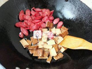 <a href=/shicai/rouqin/XiangChang/index.html target=_blank><u>香肠</u></a>茶干炒尖椒