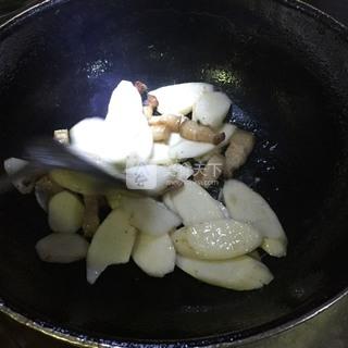 <a href=/shicai/shucai/ShanYao/index.html target=_blank><u>山药</u></a>三层肉