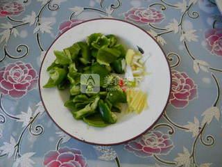 <a href=/shicai/shucai/XiangGu/index.html target=_blank><u>香菇</u></a>炒<a href=/shicai/shucai/QingJiao/index.html target=_blank><u>青椒</u></a>