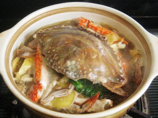 <a href=/shicai/shuichanpin/SuoZiXie/index.html target=_blank><u>梭子蟹</u></a>肉末<a href=/shicai/mimian/FenSi/index.html target=_blank><u>粉丝</u></a>煲