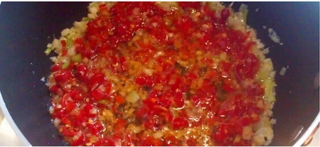 剁<a href=/shicai/shucai/LaJiao/index.html target=_blank><u>辣椒</u></a>蒸鸡剁步骤5