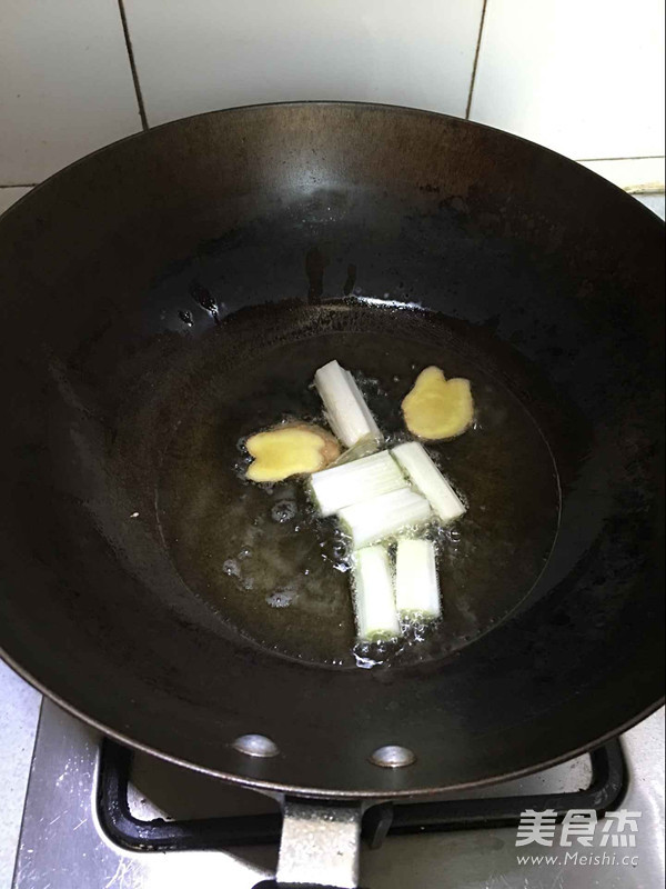 炖<a href=/shicai/rouqin/PaiGu/index.html target=_blank><u>排骨</u></a>的做法