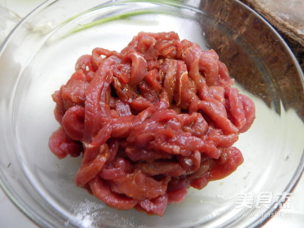 <a href=/shicai/shucai/QinCai/index.html target=_blank><u>芹菜</u></a>炒<a href=/shicai/rouqin/NiuRou/index.html target=_blank><u>牛肉</u></a>丝的做法