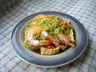 鲜虾蒸<a href=/shicai/mimian/DouFu/index.html target=_blank><u>豆腐</u></a>