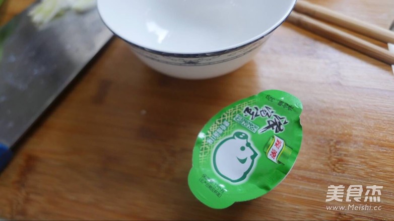 <a href=/shicai/mimian/DouFu/index.html target=_blank><u>豆腐</u></a>塞肉的做法