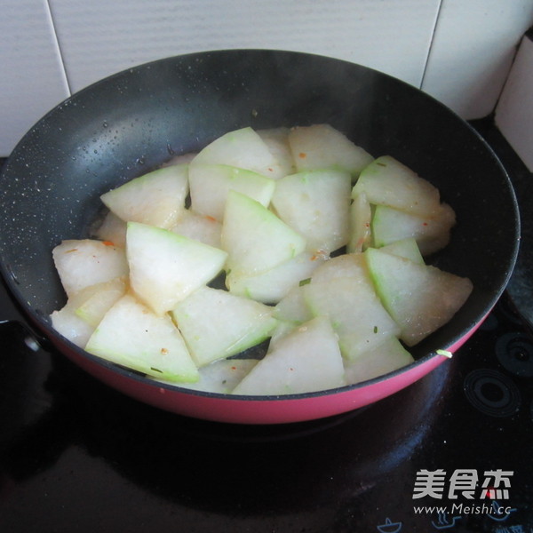 肉末煎<a href=/shicai/shucai/DongGua/index.html target=_blank><u>冬瓜</u></a>的做法