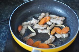 <a href=/shicai/mimian/NiuNai/index.html target=_blank><u>牛奶</u></a>炖<a href=/shicai/shucai/TuDou/index.html target=_blank><u>土豆</u></a>