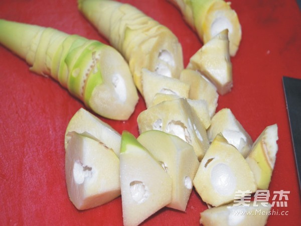 <a href=/shicai/shucai/LaJiao/index.html target=_blank><u>辣椒</u></a>酱<a href=/shicai/shucai/ChunSun/index.html target=_blank><u>春笋</u></a>的做法