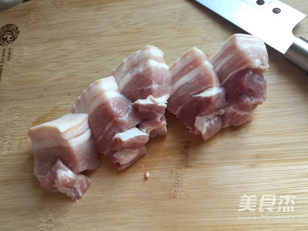 干<a href=/shicai/shucai/DouJiao/index.html target=_blank><u>豆角</u></a>烧肉的做法