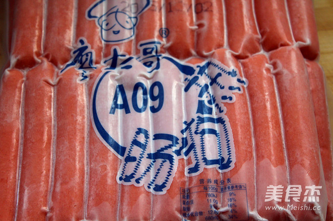 烤<a href=/shicai/rouqin/XiangChang/index.html target=_blank><u>香肠</u></a>的做法