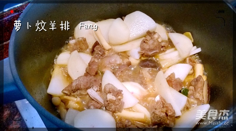 <a href=/shicai/shucai/LuoBo/index.html target=_blank><u>萝卜</u></a>炆<a href=/shicai/rouqin/YangPai/index.html target=_blank><u>羊排</u></a>的做法