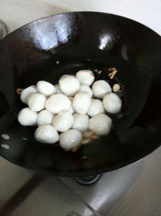 红烧<a href=/shicai/shuichanpin/YuWan/index.html target=_blank><u>鱼丸</u></a>