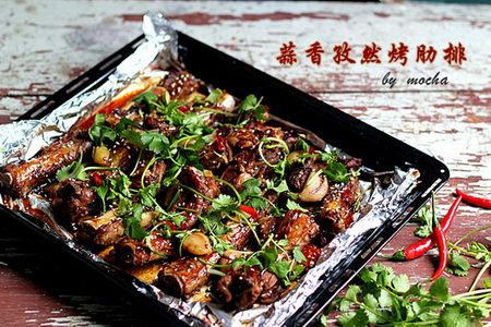 蒜香孜然烤<a href=/shicai/rouqin/LeiPai/index.html target=_blank><u>肋排</u></a>