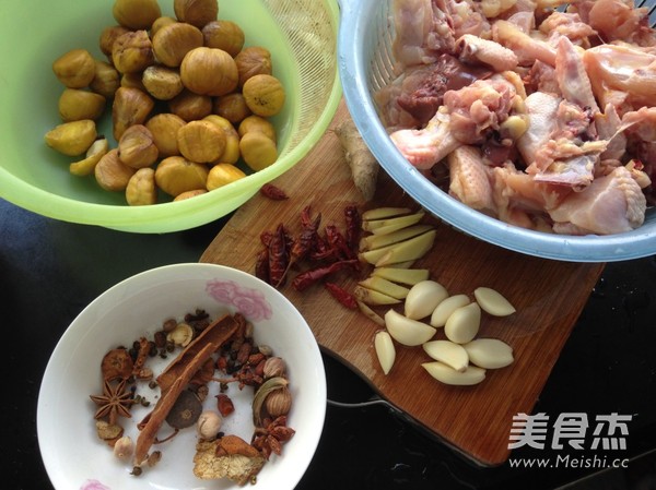 <a href=/shicai/shucai/BanLi/index.html target=_blank><u>板栗</u></a>烧鸡的做法