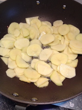 干锅<a href=/shicai/shucai/TuDou/index.html target=_blank><u>土豆</u></a>片