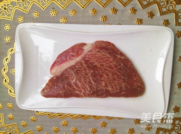 #圣诞节#黑椒<a href=/shicai/rouqin/NiuPai/index.html target=_blank><u>牛排</u></a>的做法