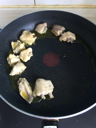 小葱焖<a href=/shicai/rouqin/JiChi/index.html target=_blank><u>鸡翅</u></a>