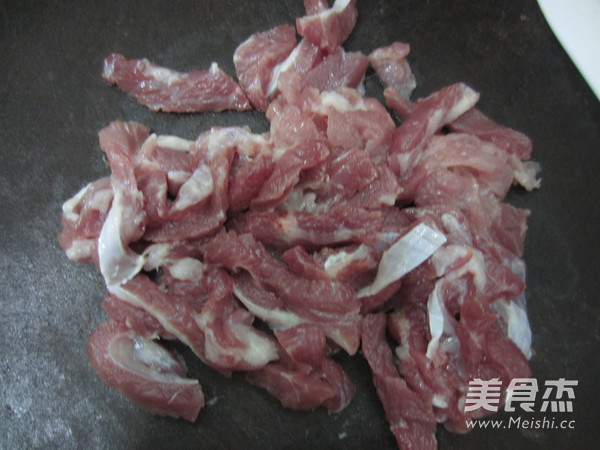 <a href=/shicai/shucai/XiangGu/index.html target=_blank><u>香菇</u></a><a href=/shicai/rouqin/PaiGu/index.html target=_blank><u>排骨</u></a>咸圆的做法