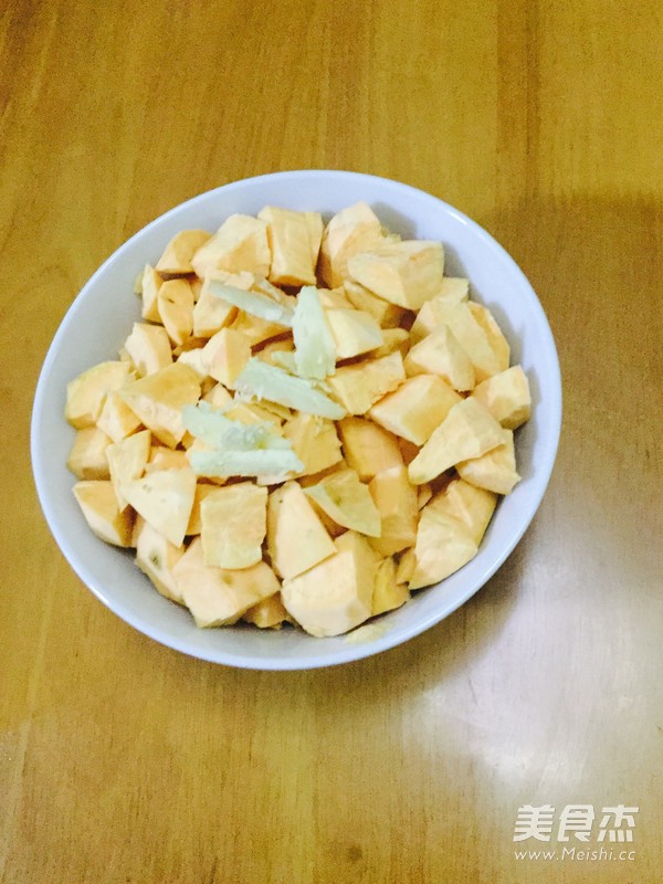 煮<a href=/shicai/shucai/DiGua/index.html target=_blank><u>地瓜</u></a>的做法