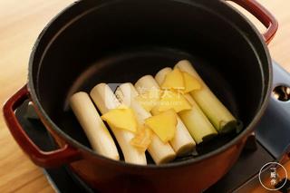 无水葱姜焗<a href=/shicai/shuichanpin/LuYu/index.html target=_blank><u>鲈鱼</u></a>