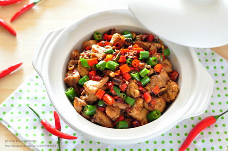 <a href=/shicai/mimian/XiaoMi/index.html target=_blank><u>小米</u></a>椒爆炒小公鸡的做法