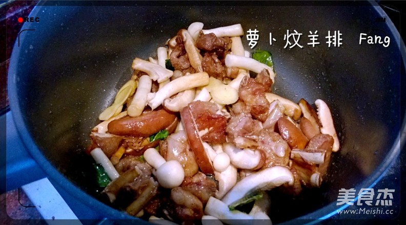 <a href=/shicai/shucai/LuoBo/index.html target=_blank><u>萝卜</u></a>炆<a href=/shicai/rouqin/YangPai/index.html target=_blank><u>羊排</u></a>的做法