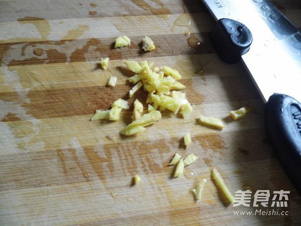 香脆辣<a href=/shicai/rouqin/JiTui/index.html target=_blank><u>鸡腿</u></a>的做法