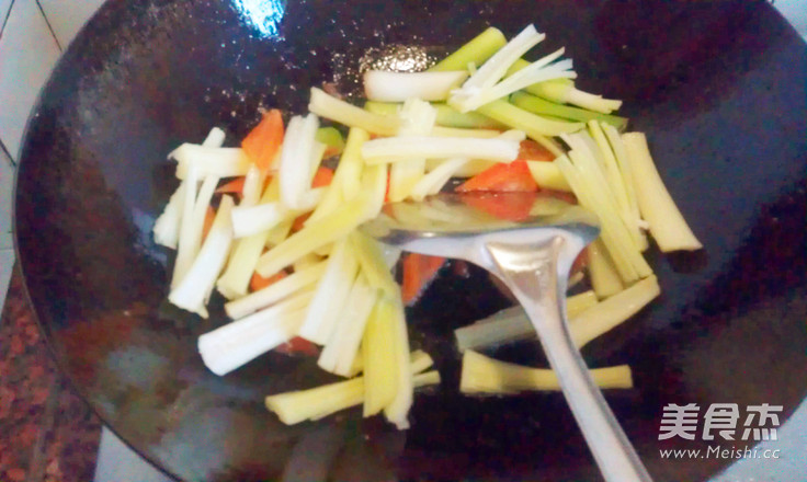 <a href=/shicai/shucai/XiangYu/index.html target=_blank><u>香芋</u></a>烧<a href=/shicai/rouqin/NiuRou/index.html target=_blank><u>牛肉</u></a>的做法