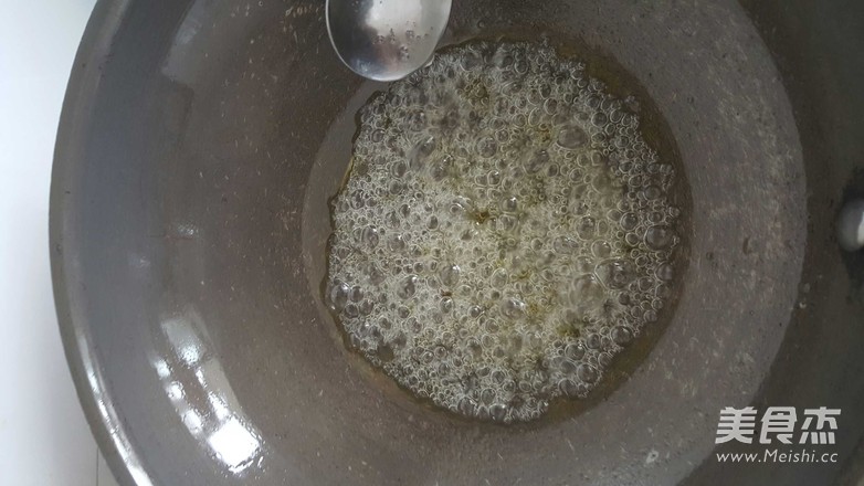 拔丝<a href=/shicai/shucai/DiGua/index.html target=_blank><u>地瓜</u></a>的做法